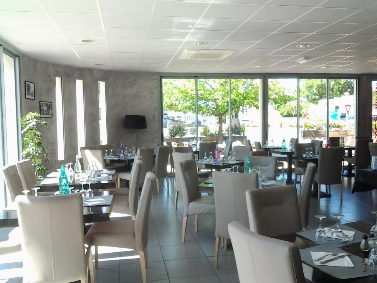 Hotel Le Midi Montaigu-de-Quercy Екстериор снимка