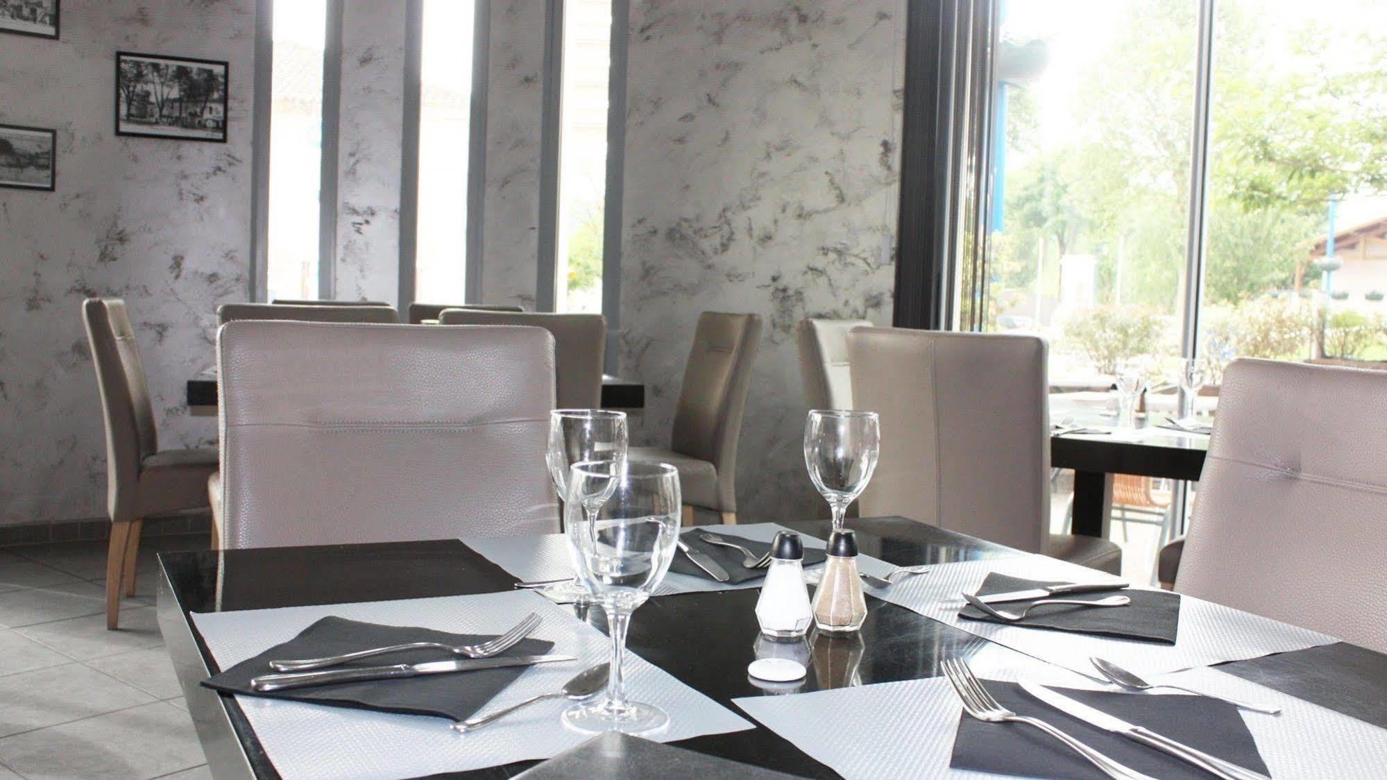 Hotel Le Midi Montaigu-de-Quercy Екстериор снимка